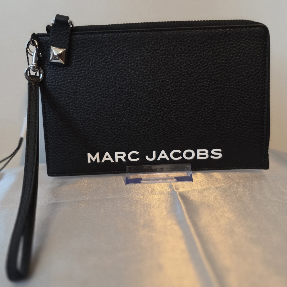 NWT Marc Jacobs Black Pebble Leather Wristlet Wallet